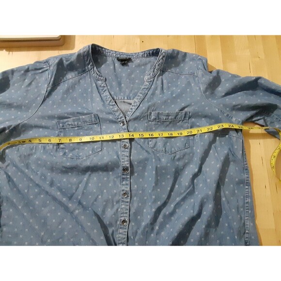 Torrid Denim Chambray Button Down White Dot Pattern Long Sleeve Top Size 1 - Picture 8 of 9